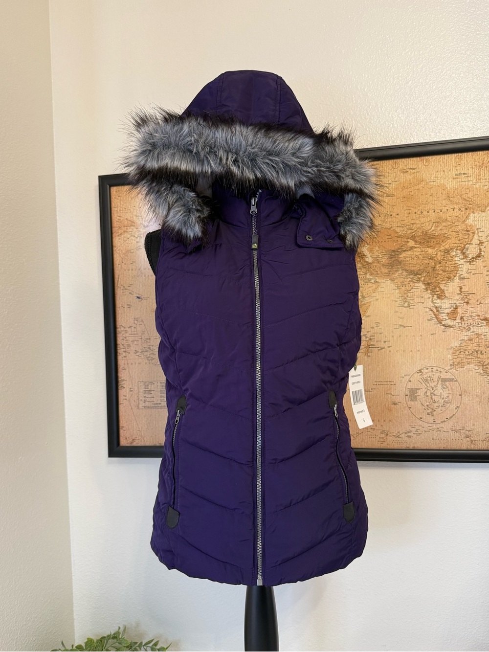 Green Tea faux fur puffer vest size small